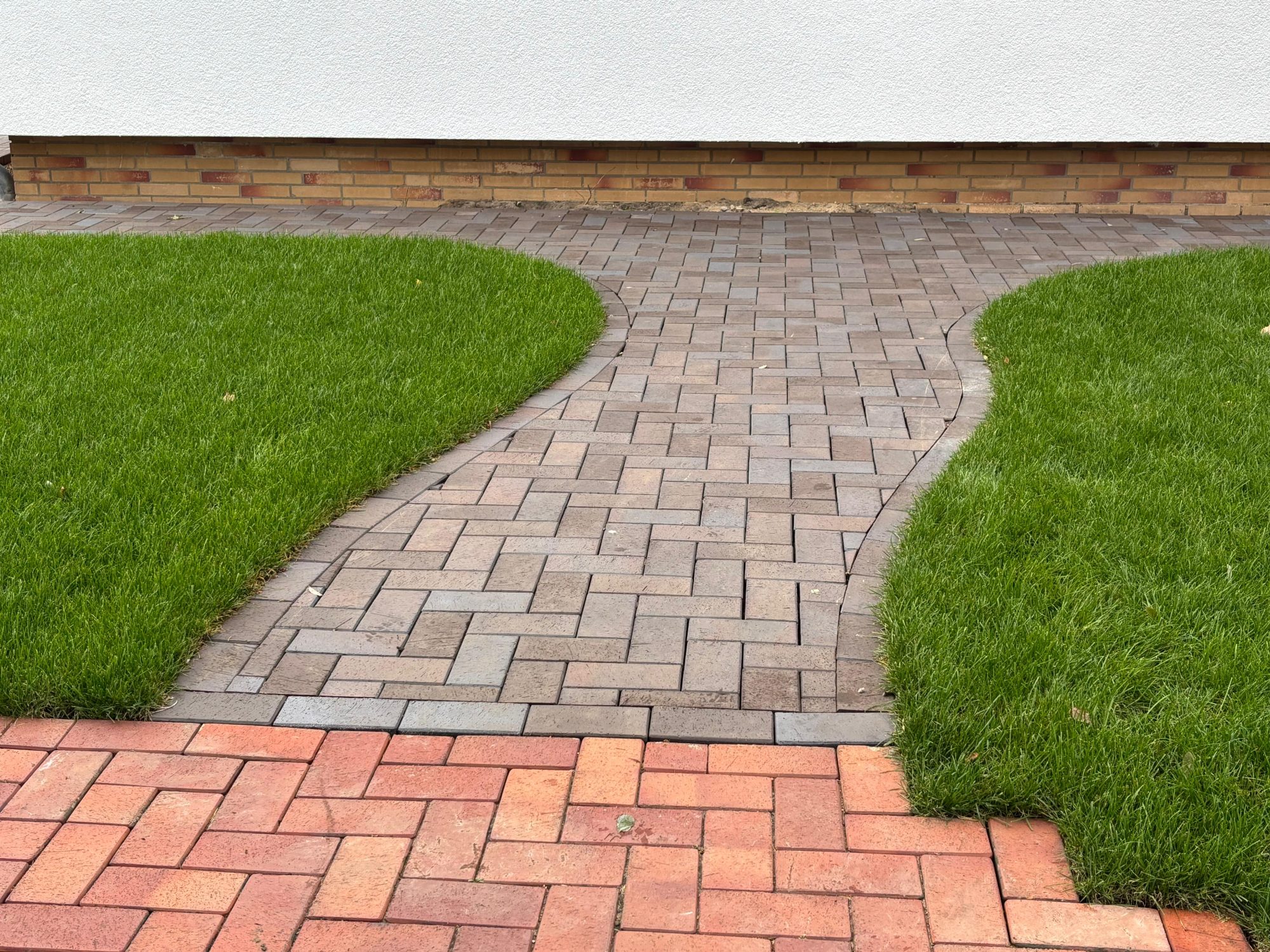 Pflasterarbeiten – fertig verlegte Fläche durch Schindler Galabau Celle