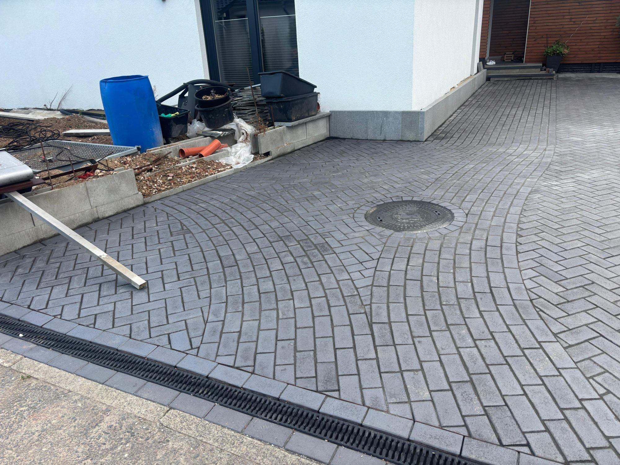Pflasterarbeiten – fertig verlegte Fläche durch Schindler Galabau Celle